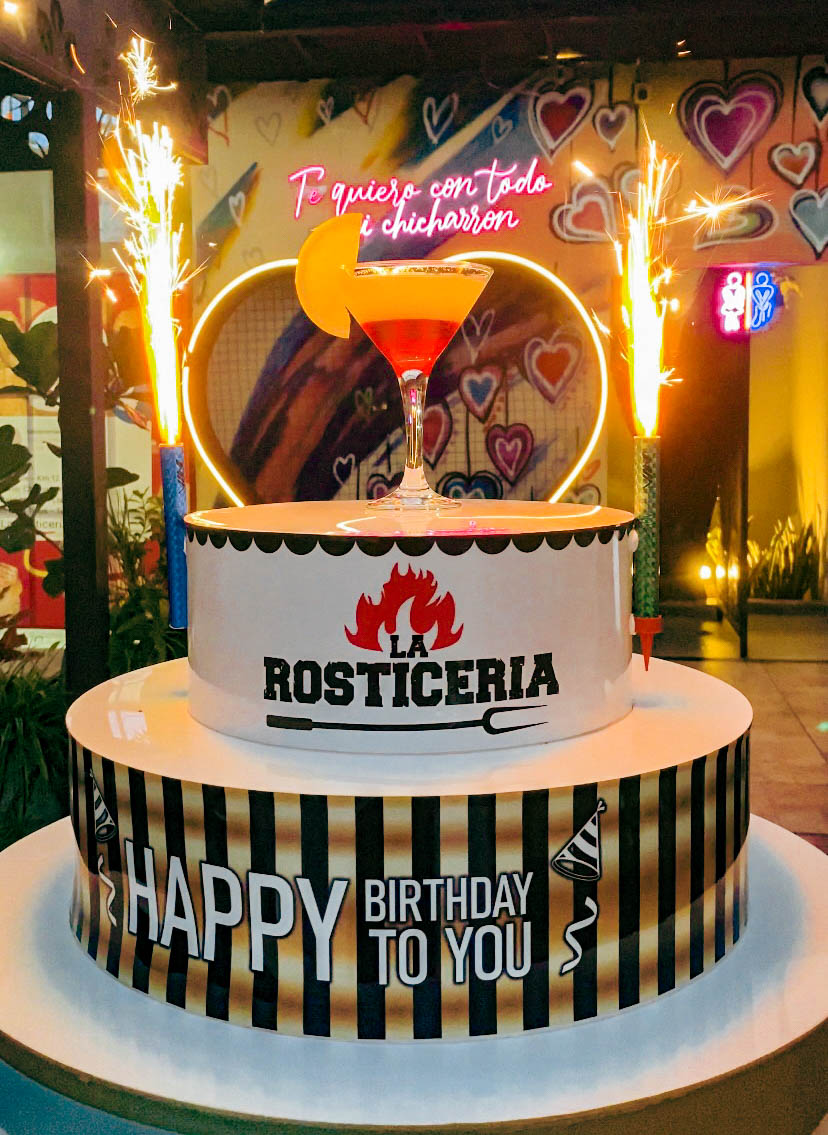 Show de torta acrílica con cóctel y bengalas